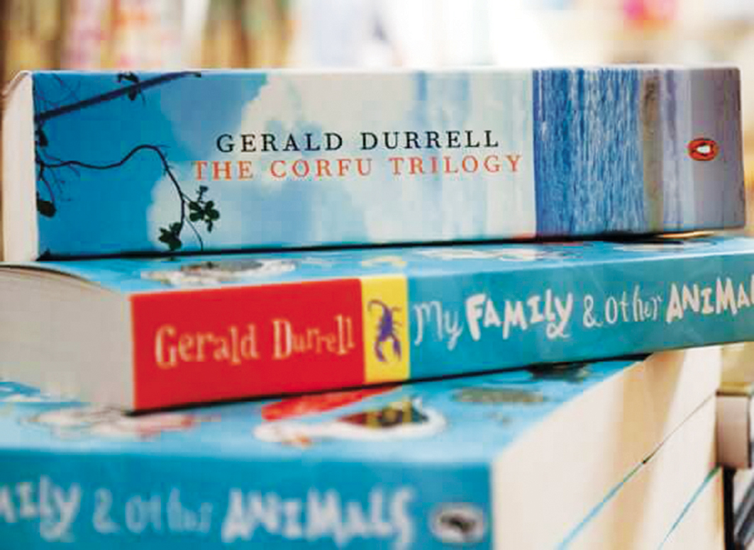 La mia famiglia e altri animali di Gerald Durrell – Uno scaffale pieno di  libri